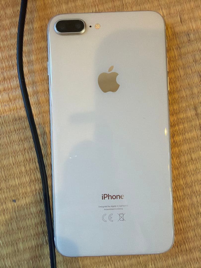 iPhone 8 Plus 64GB シルバー動作良好 画面割れなしSIMフリー