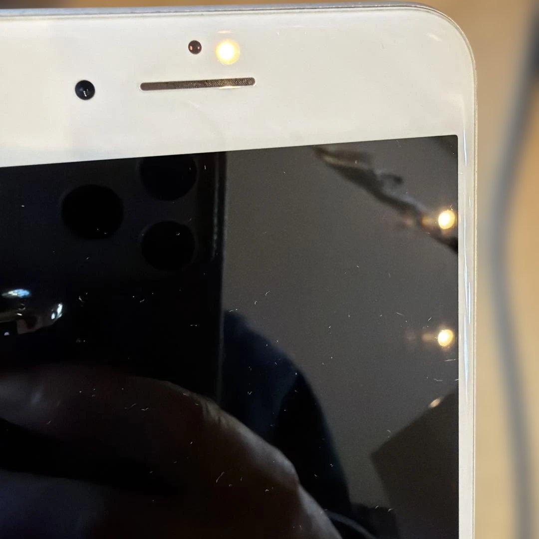 iPhone 8 Plus 64GB シルバー動作良好 画面割れなしSIMフリー