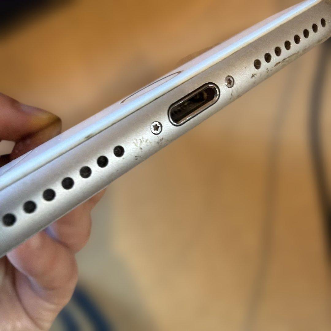 iPhone 8 Plus 64GB シルバー動作良好 画面割れなしSIMフリー