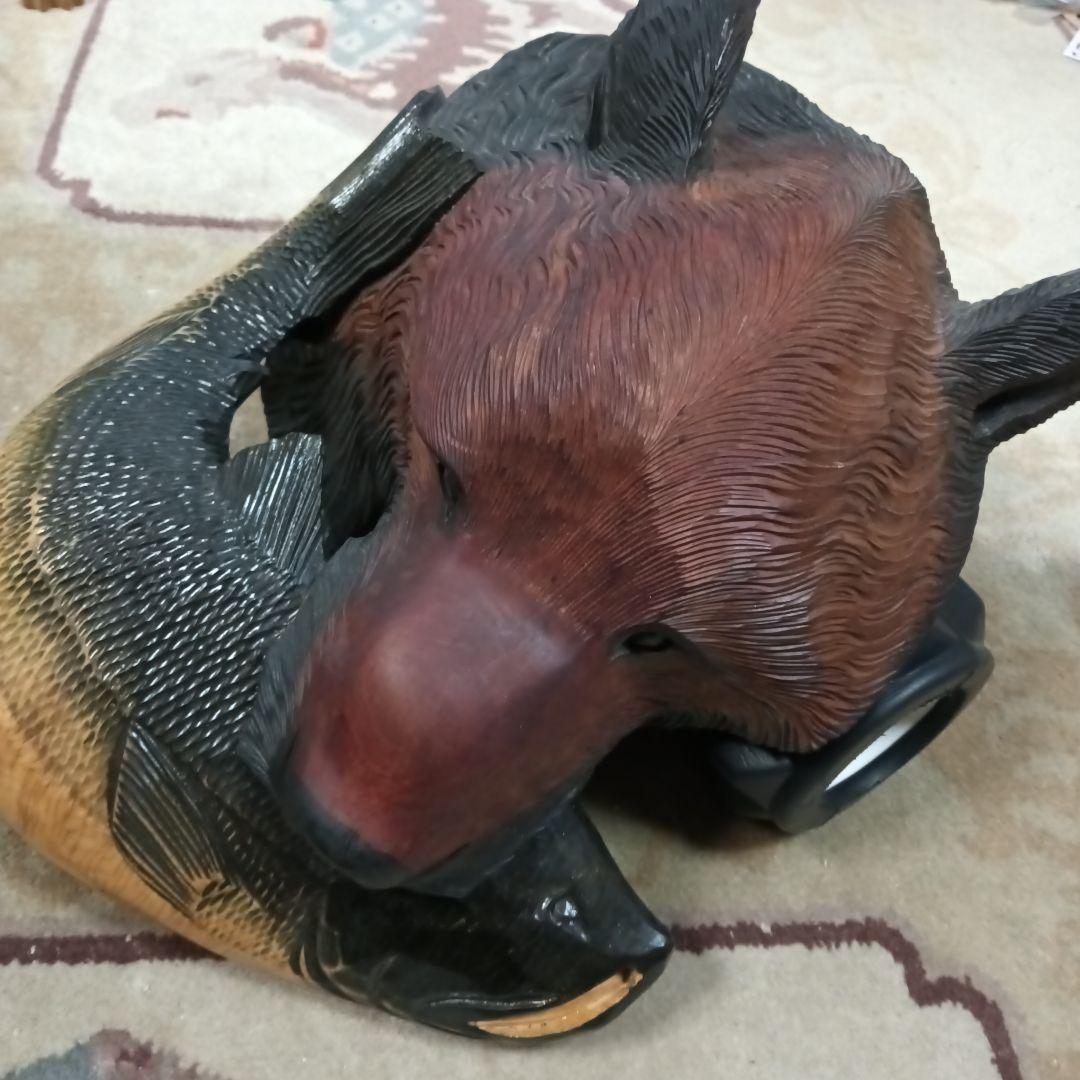 木製クマと魚の彫刻 約30cm