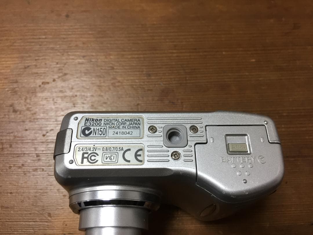 撮影画像あり　Nikon　COOLPIX 3200　SDカード付　単3電池仕様
