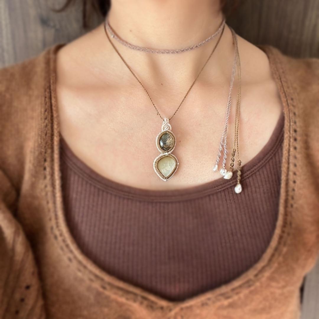 ＊揺らめくガーデンクオーツとマザーオブパールのマクラメネックレス＊