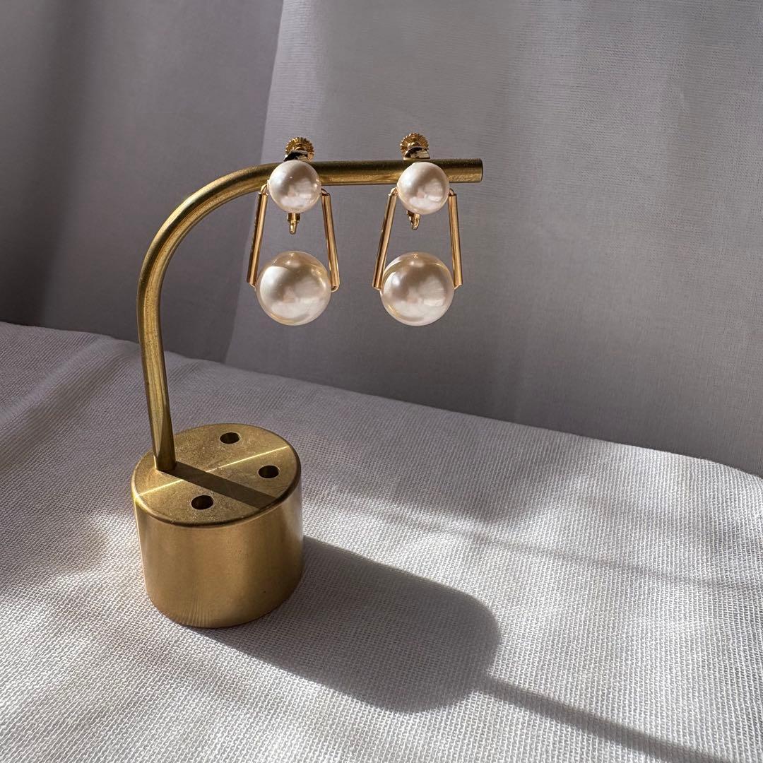 #466スワロフスキーパール　ゴールドスティック　イヤリング/チタンピアス変更可