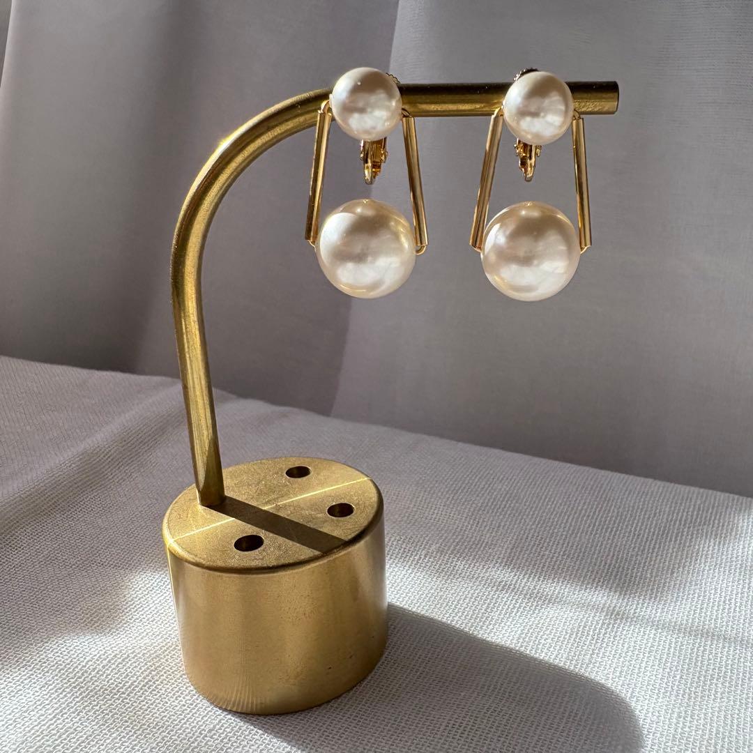 #466スワロフスキーパール　ゴールドスティック　イヤリング/チタンピアス変更可