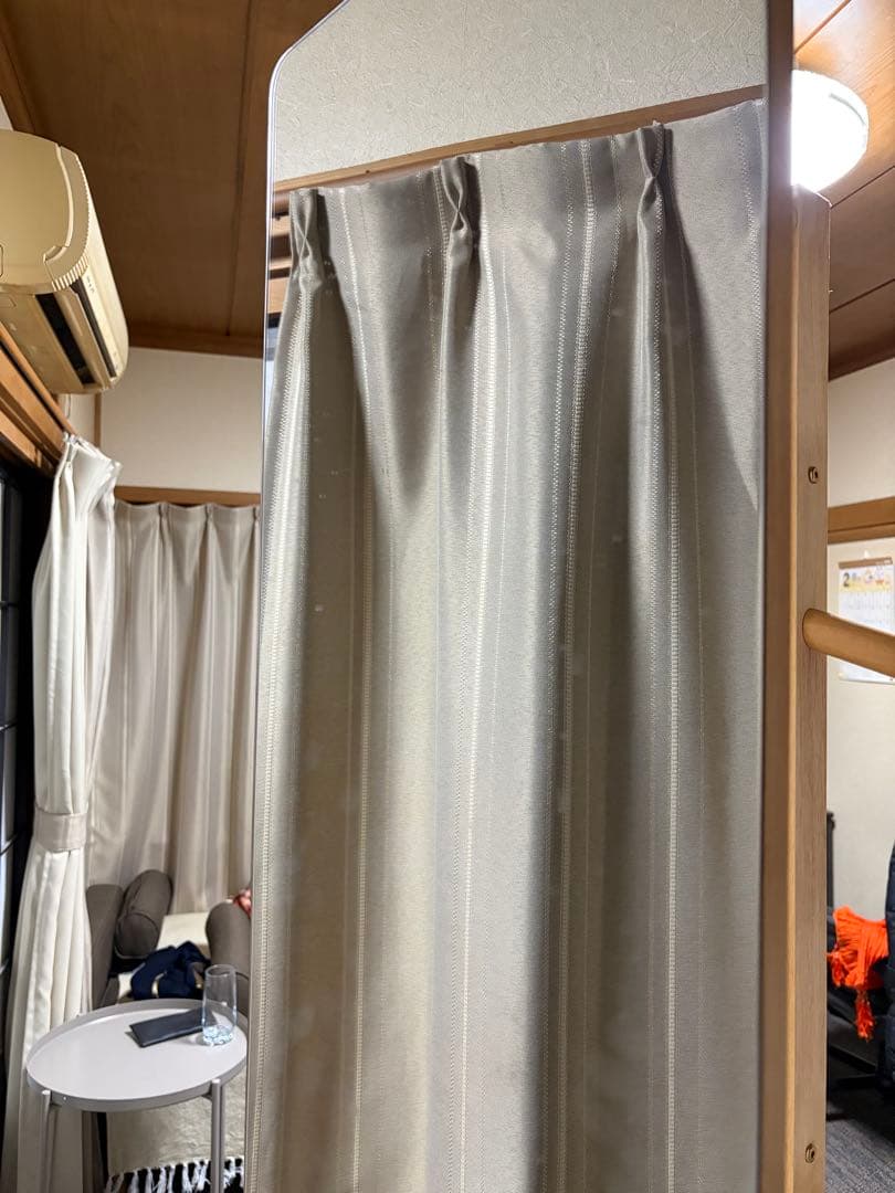 回転式ミラー付きハンガーラック 木製 ナチュラル 収納棚4段 キャスター付き