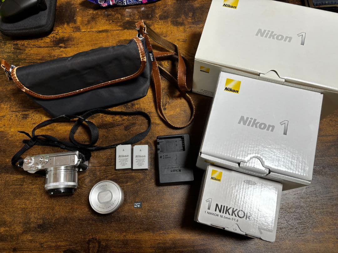 カメラ Nikon 1 J5 ミラーレスカメラ ダブルレンズキット おまけ付き