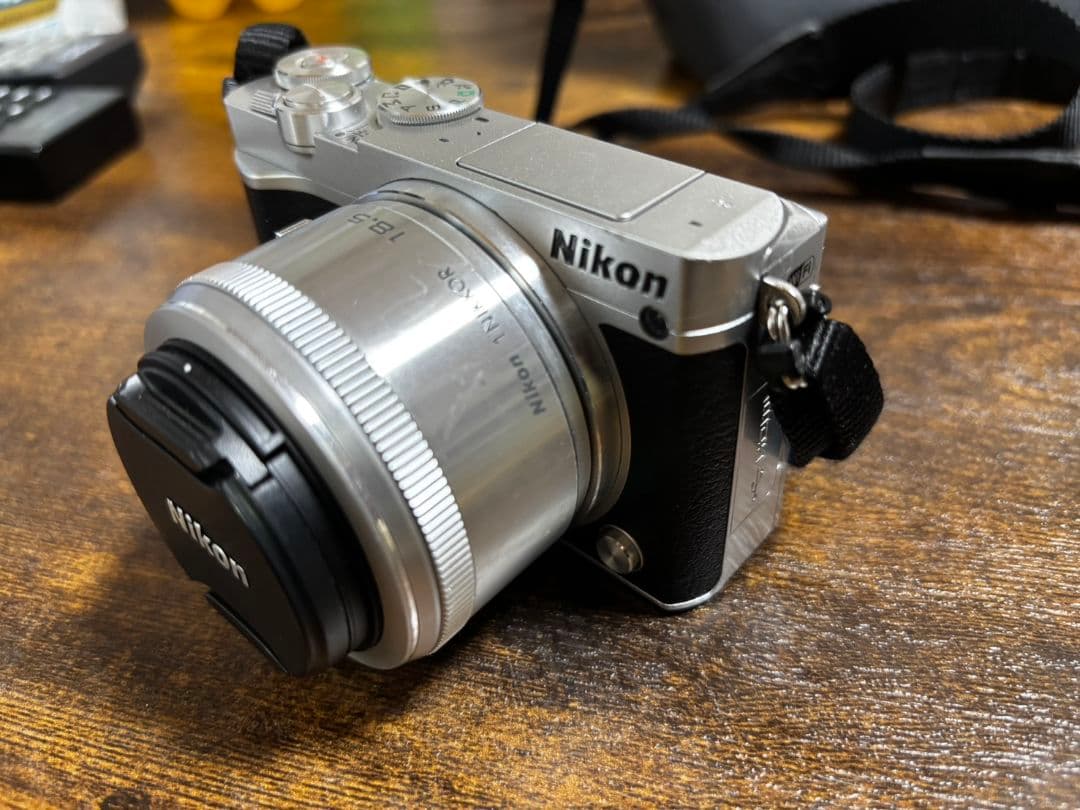 カメラ Nikon 1 J5 ミラーレスカメラ ダブルレンズキット おまけ付き