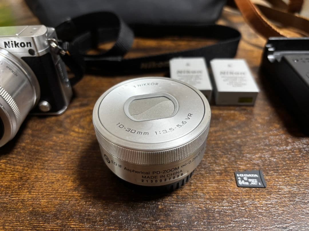 カメラ Nikon 1 J5 ミラーレスカメラ ダブルレンズキット おまけ付き