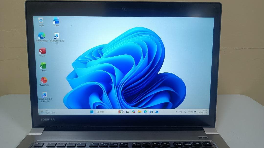 タッチ機能ノートパソコンTOSHIBA Core i5 SSD128Gメモリ8G