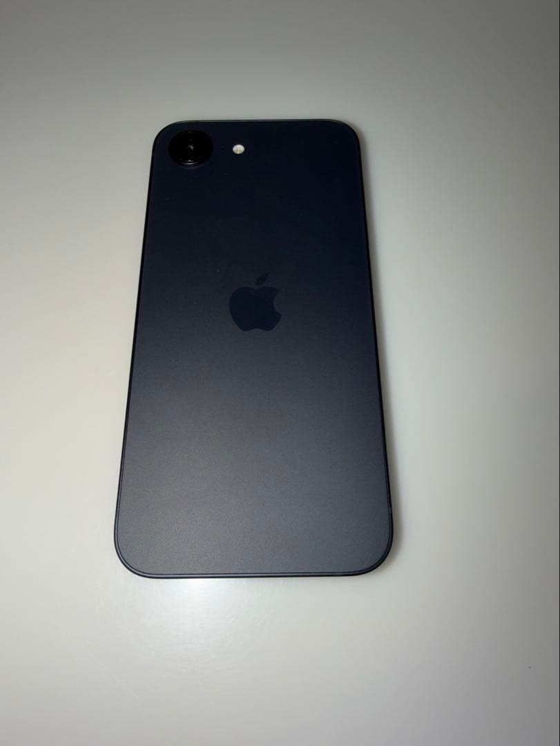 【極美品】Apple iPhone 16e ブラック 本体