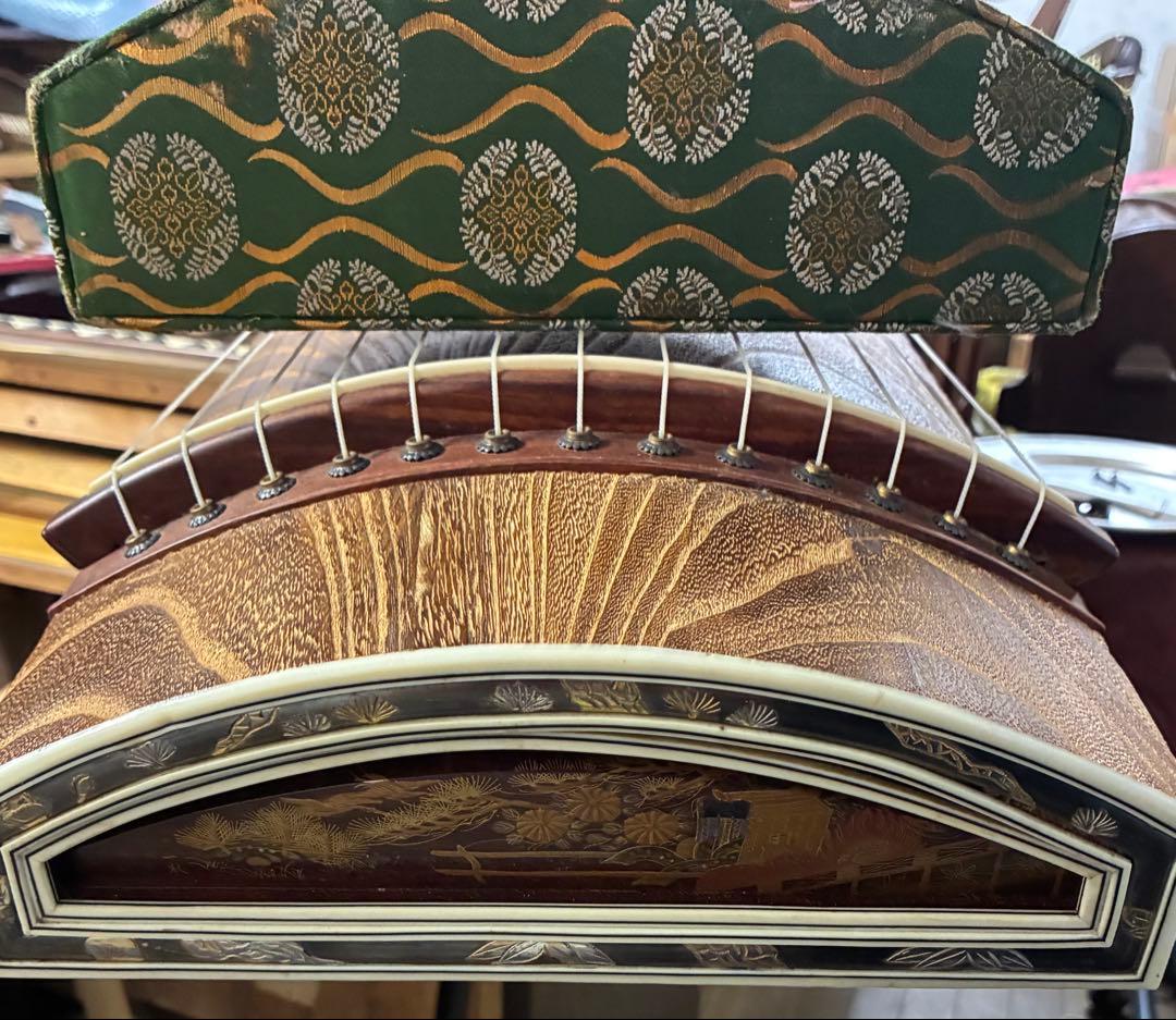 お筝 13弦 玉縁葉 くりこう 綾杉彫り 龍頭の蒔絵素晴らしい 磯に修復の跡有り