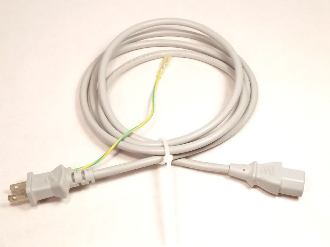 スリム型デスクトップPC／ Windows 11 Pro認証済み