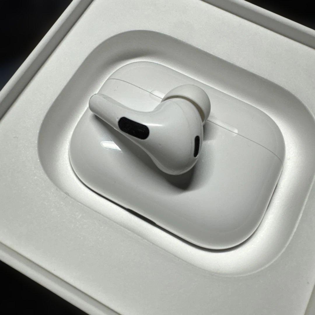 AirPods Pro第二世代　ケースと左耳のみ(接続確認済) ※充電コードなし