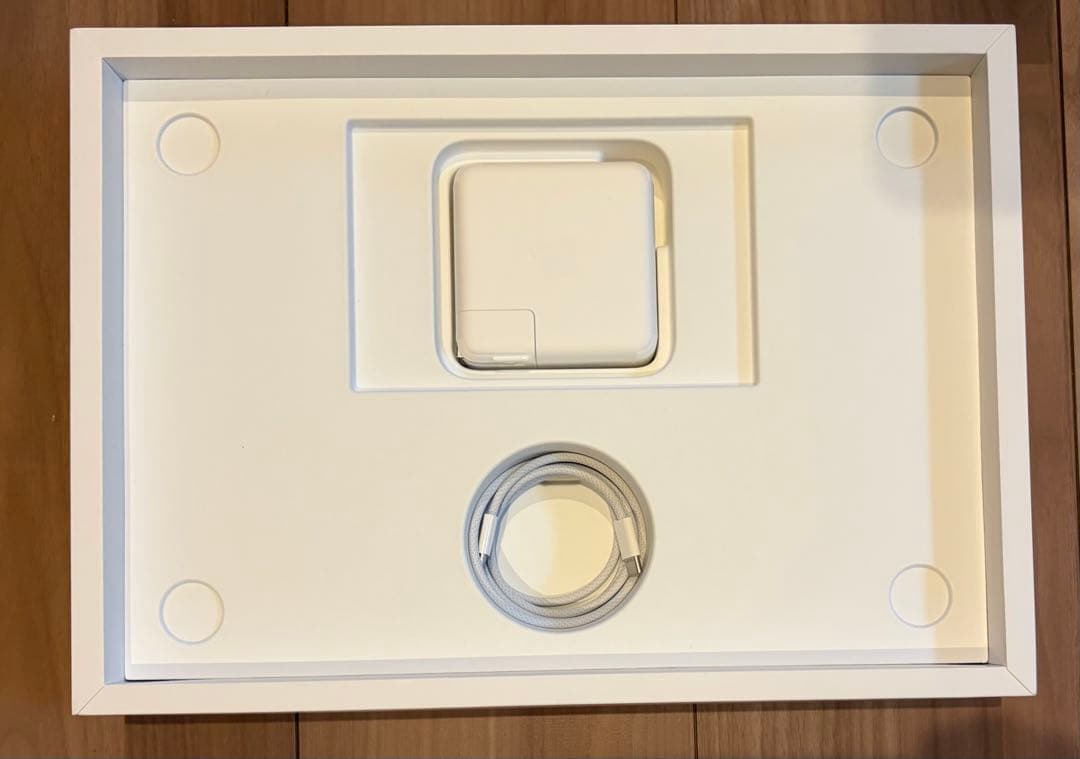 美品　MacBook Pro・M2・8GB・512GB SSD 付属品完備