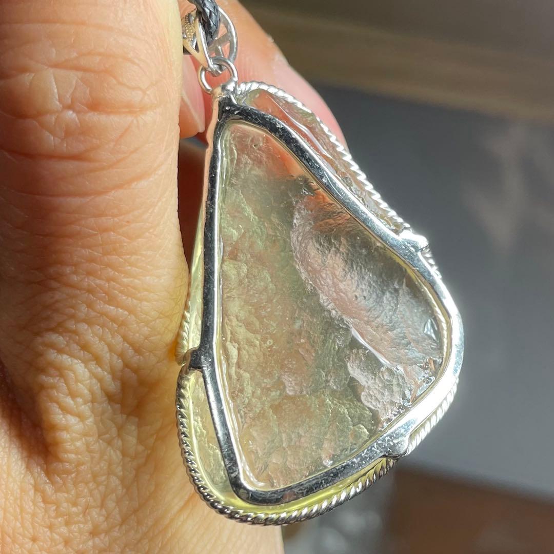 天然石ペンダント　高品質リビアングラス　イエロー　42*33mm SV925刻印