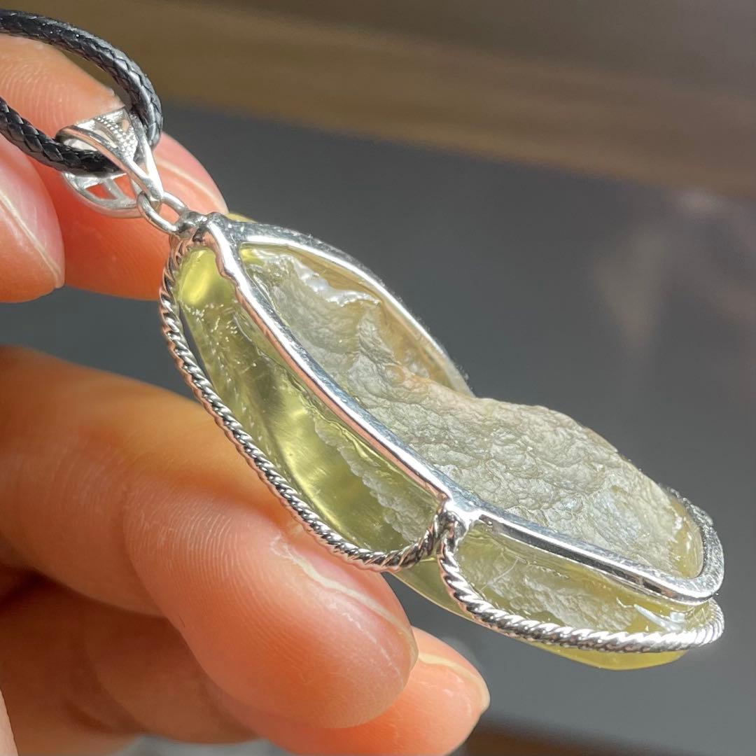 天然石ペンダント　高品質リビアングラス　イエロー　42*33mm SV925刻印