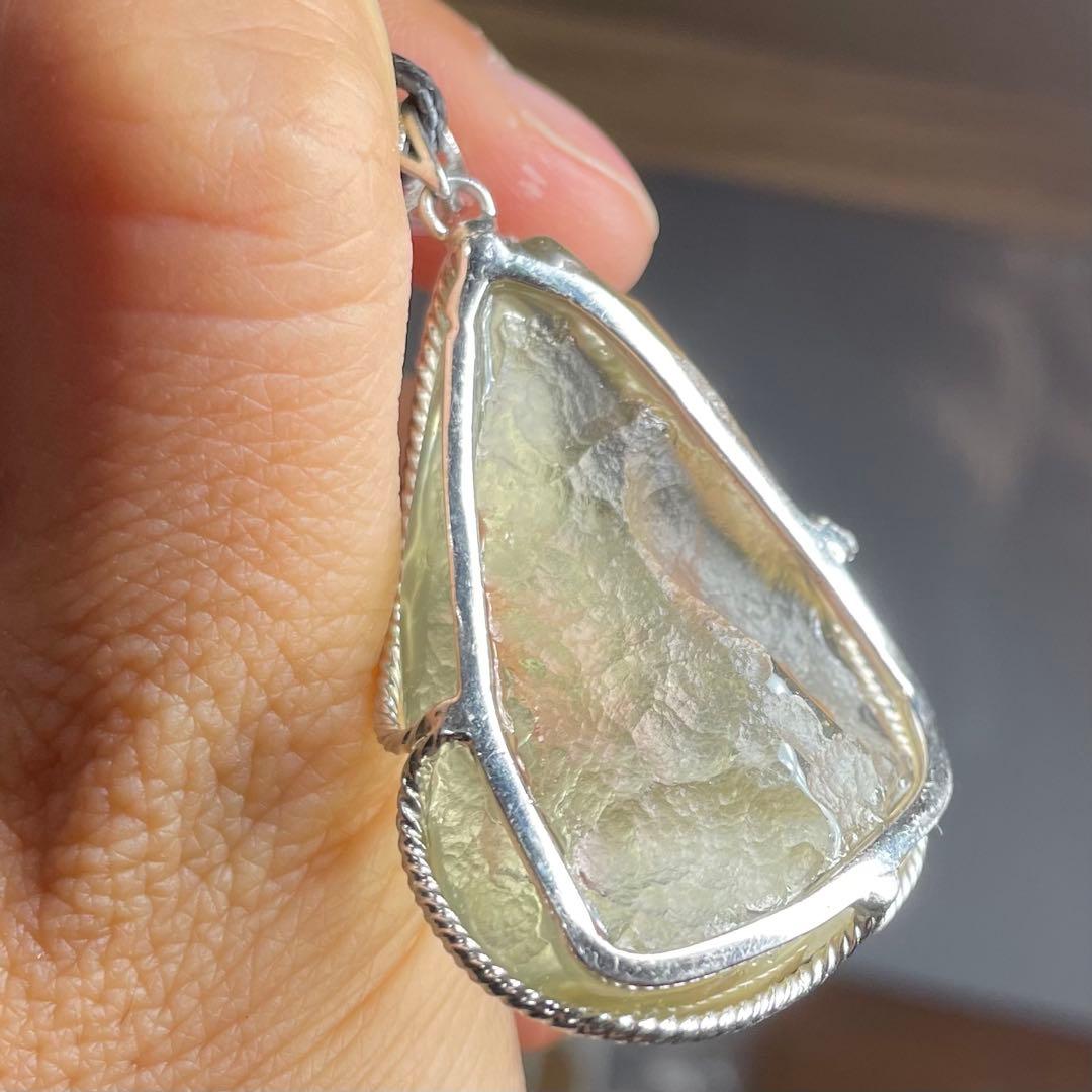 天然石ペンダント　高品質リビアングラス　イエロー　42*33mm SV925刻印