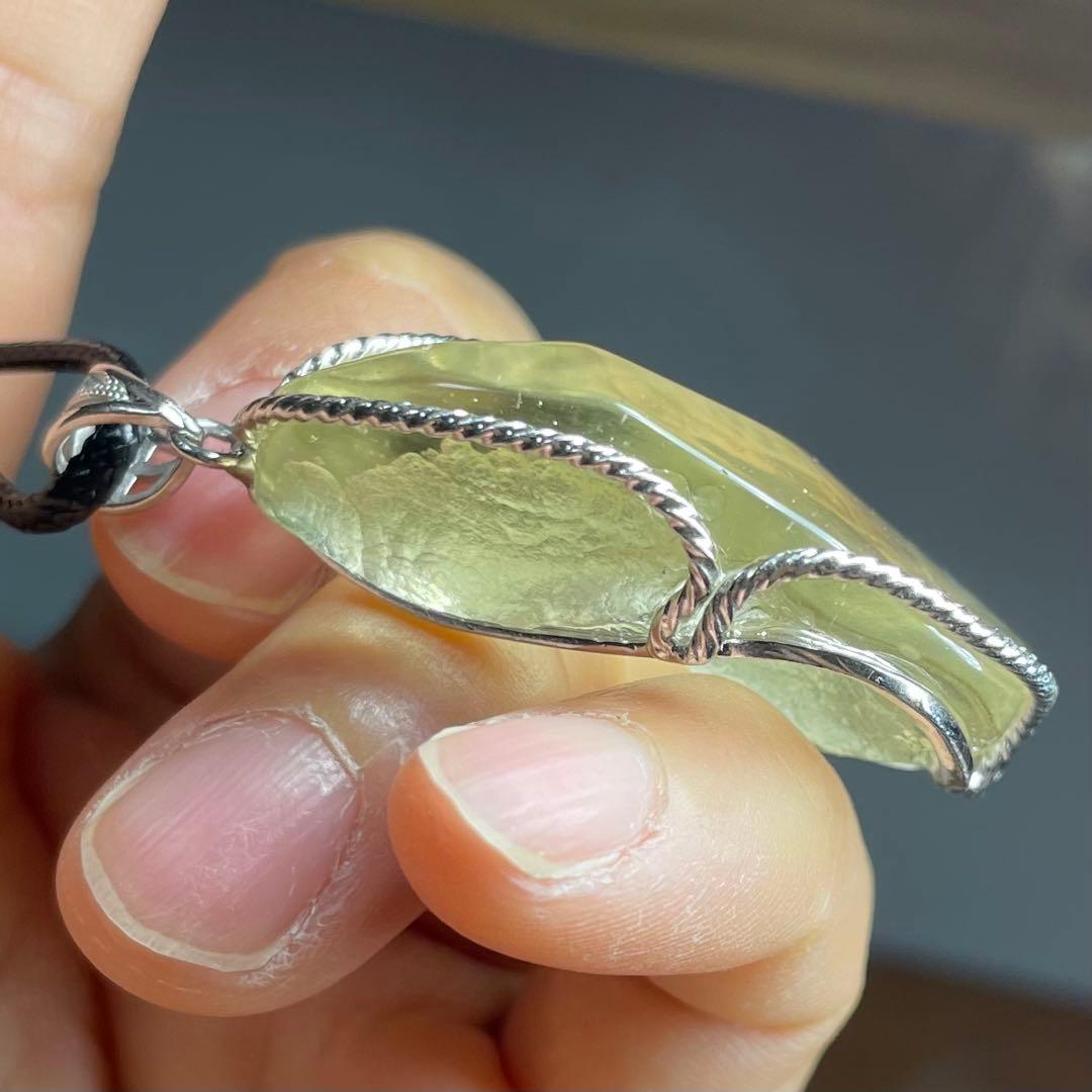 天然石ペンダント　高品質リビアングラス　イエロー　42*33mm SV925刻印