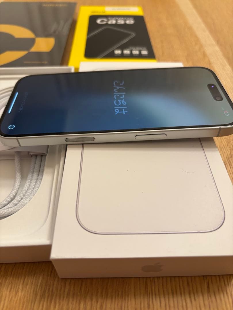 Apple iPhone 16 ホワイト 128gb ケース、強化フィルム付き