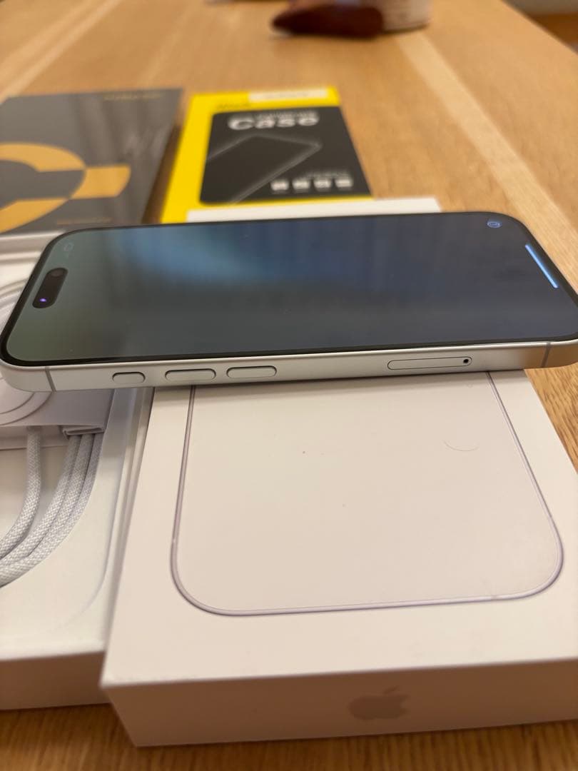 Apple iPhone 16 ホワイト 128gb ケース、強化フィルム付き