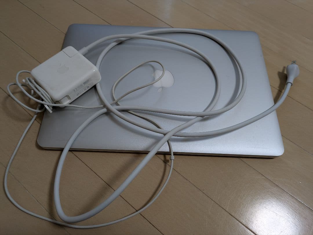 MacBook Pro シルバー 充電器付き　難あり