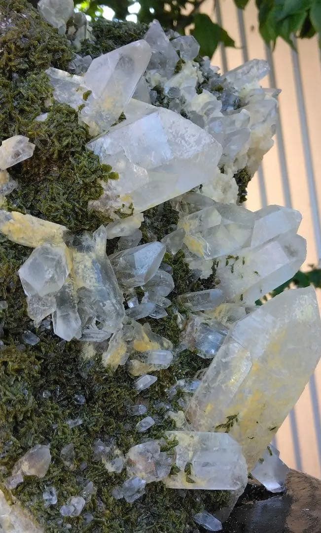 水晶 エピドート 共生クラスター 2500g -mt551