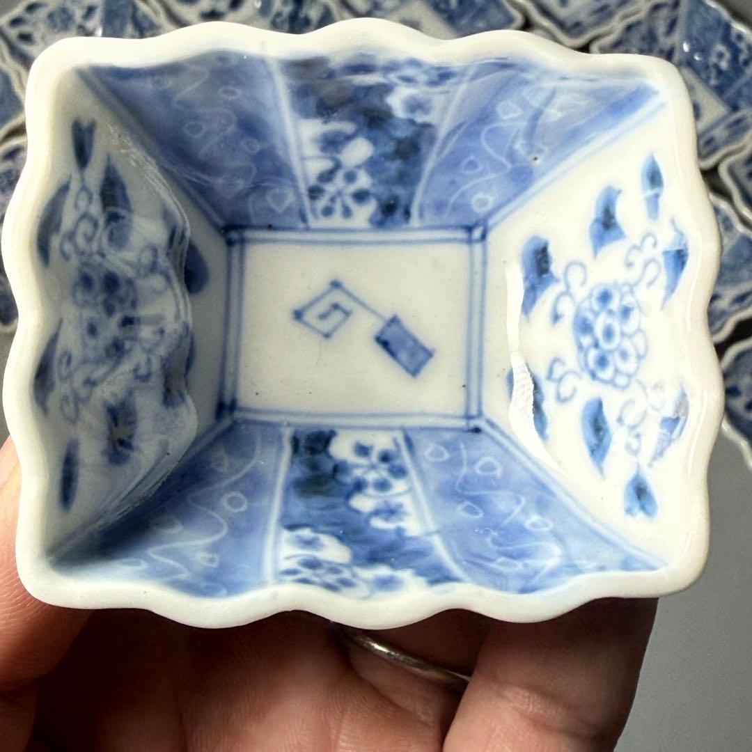 幕末期〜明治　古伊万里　染付菊花形角小皿　20客　醤油皿　器が素敵な料理屋