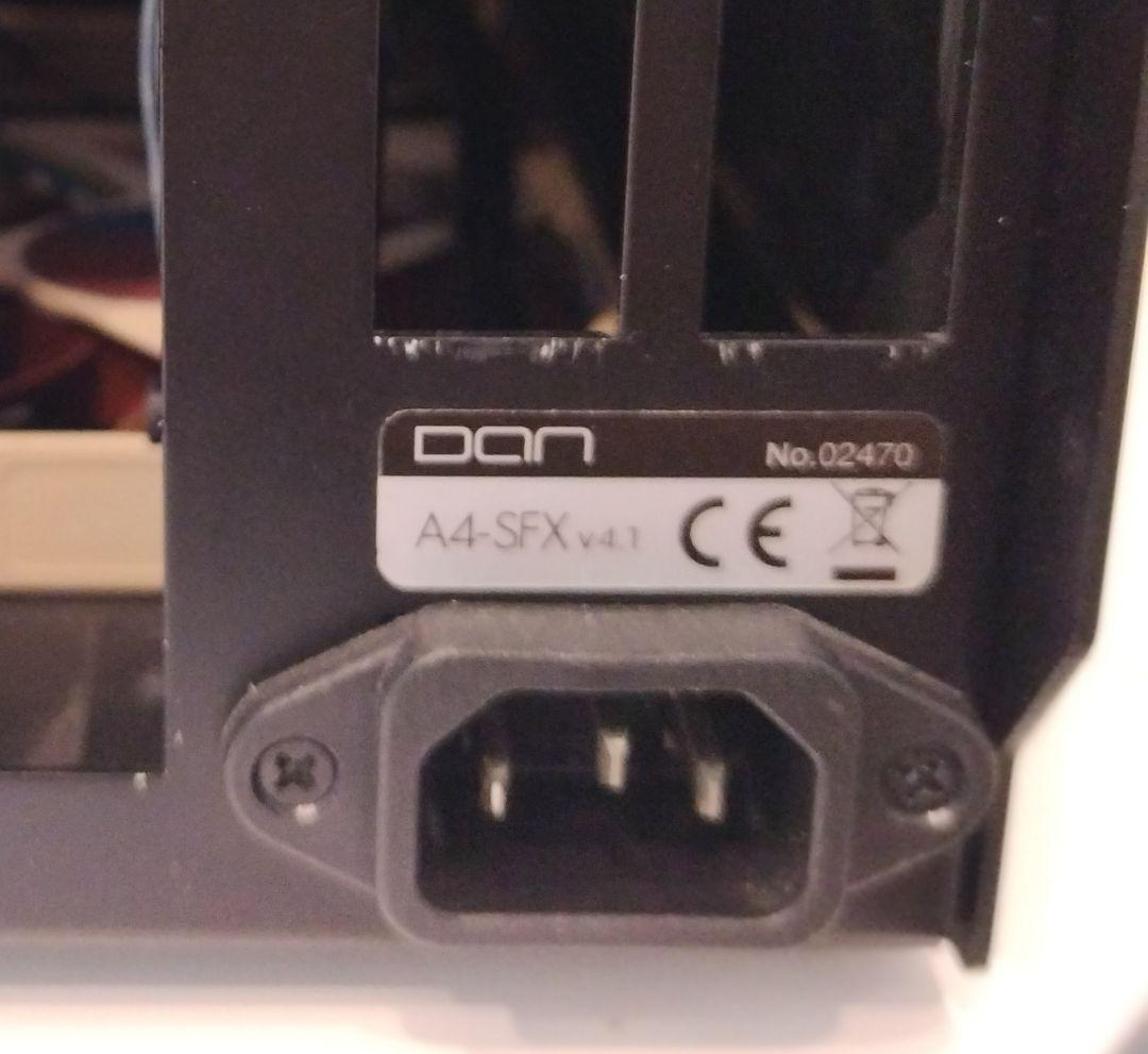 Dan Case A4-SFX v4.1／SFX 700W電源／92mmファン2