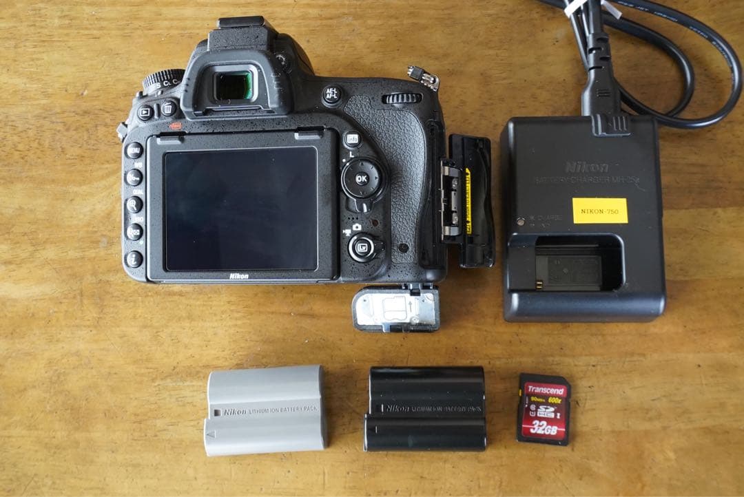 ニコン　D750 美品　元箱一式　付属品多数