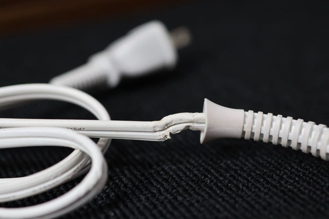 リファストレートヘアアイロン プロ　ホワイト/シルバー