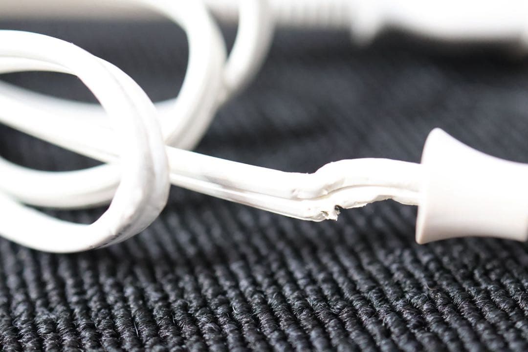 リファストレートヘアアイロン プロ　ホワイト/シルバー