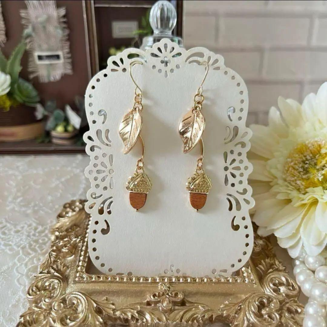 再販☆❤️ どんぐり　リーフ　葉　木製　ピアス　イヤリング　ハンドメイド