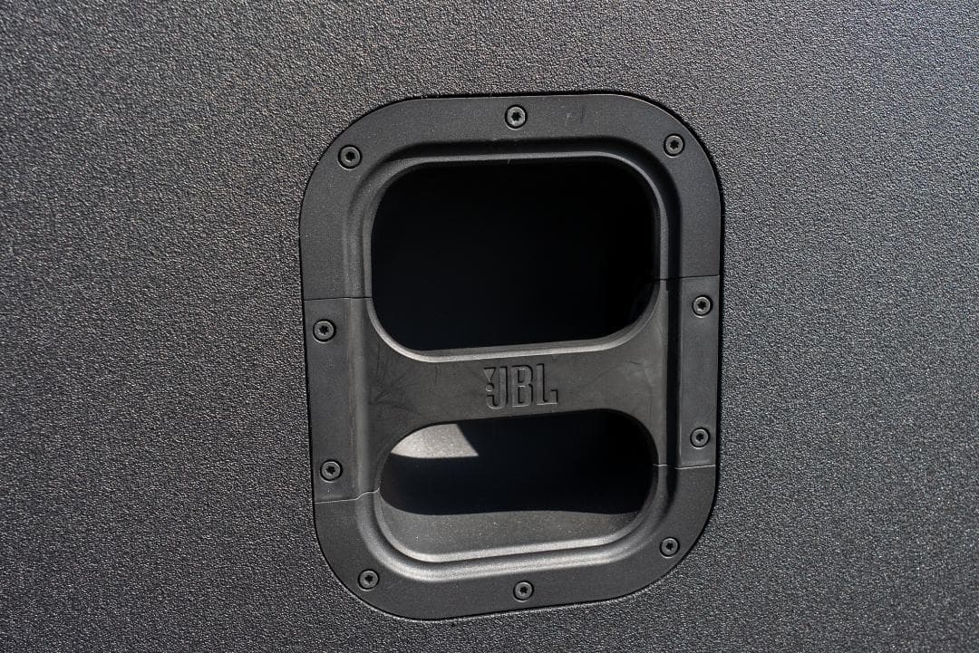 JBL EON718S パワードサブウーファー／カバー・キャスター付き