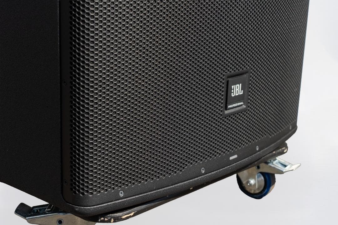 JBL EON718S パワードサブウーファー／カバー・キャスター付き