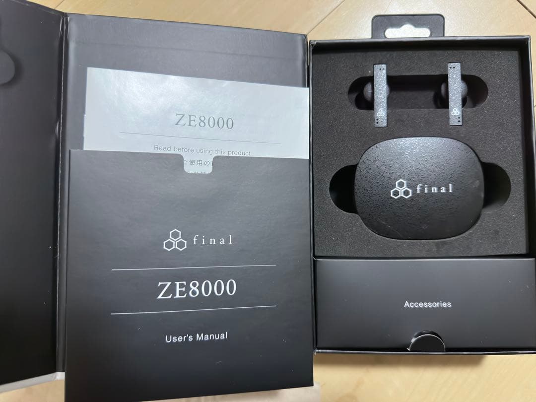 美品　final ZE8000 ワイヤレスイヤホン黒