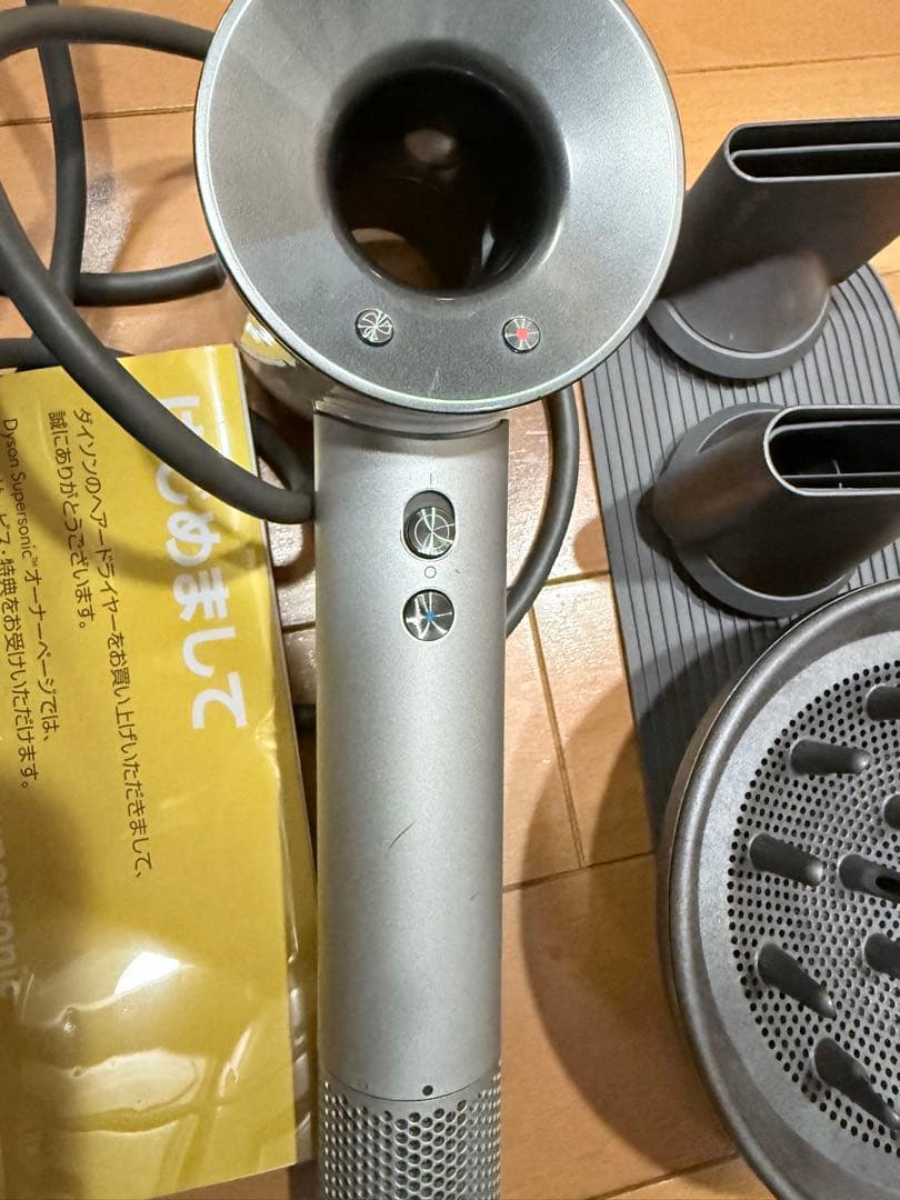 Dyson Supersonic ヘアドライヤー シルバー