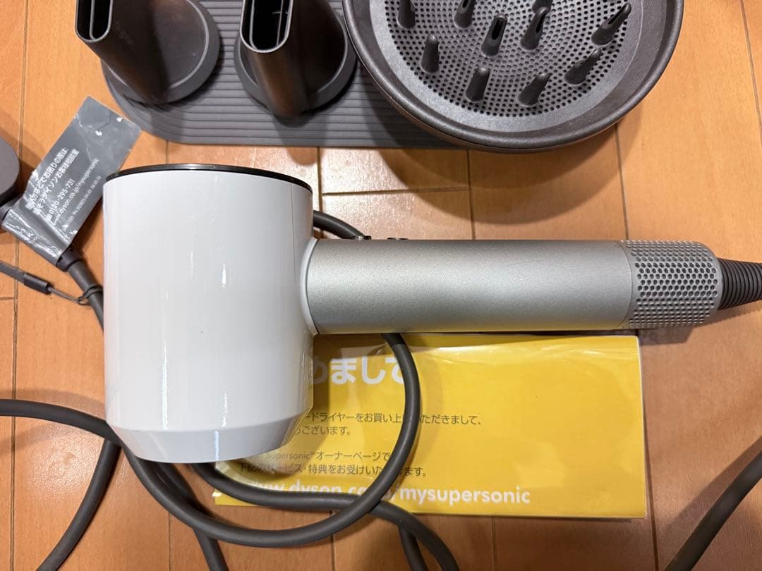 Dyson Supersonic ヘアドライヤー シルバー