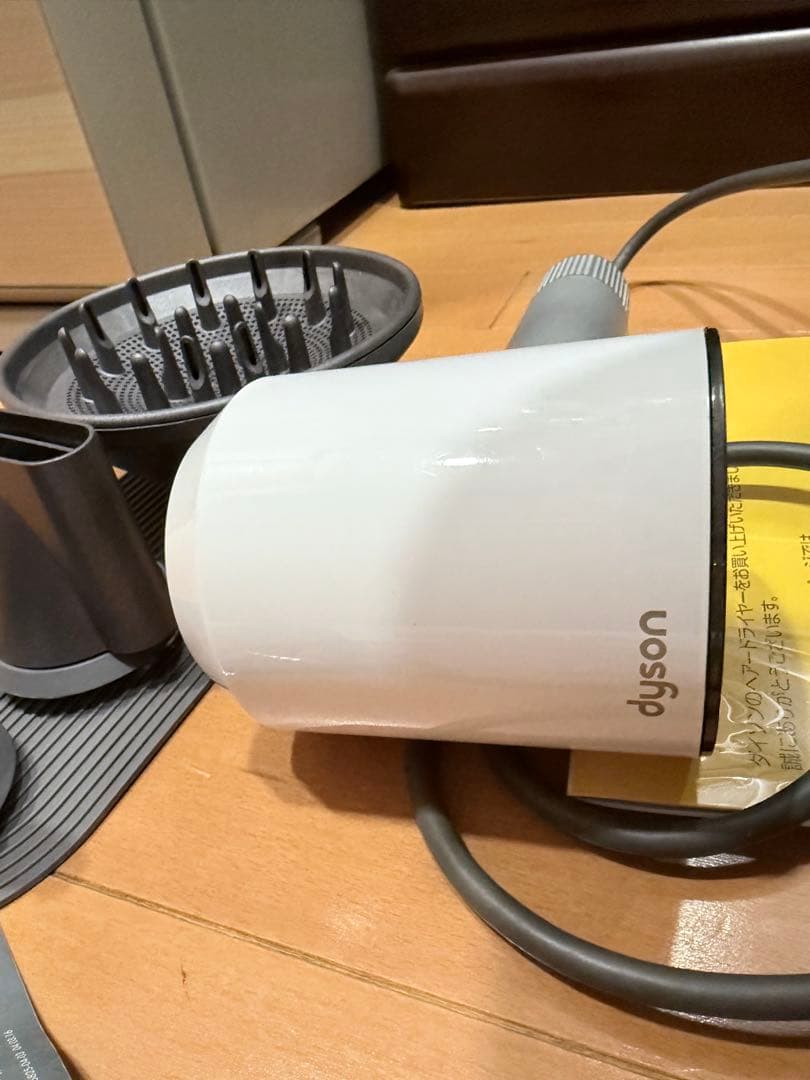 Dyson Supersonic ヘアドライヤー シルバー