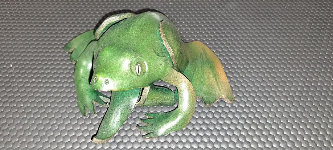 ハンドメイド カエルの置物 緑色　革