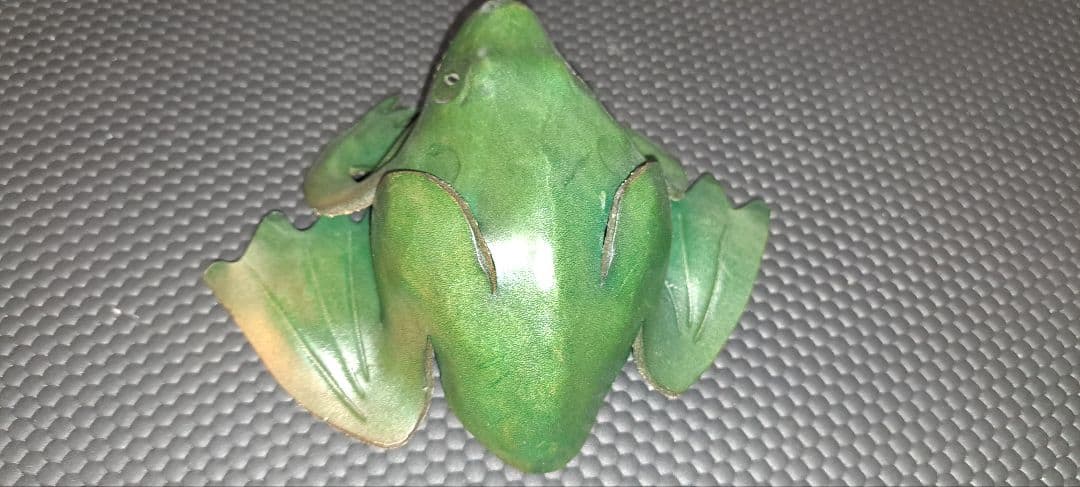 ハンドメイド カエルの置物 緑色　革