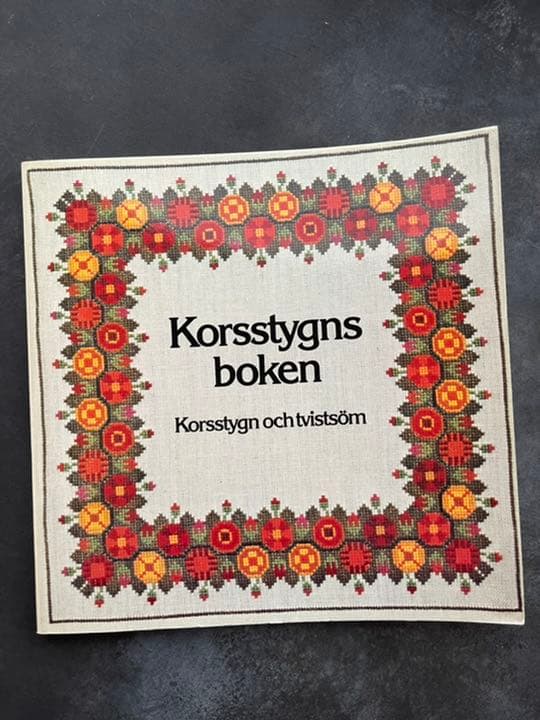 Korsstygns boken  北欧刺繍　古書