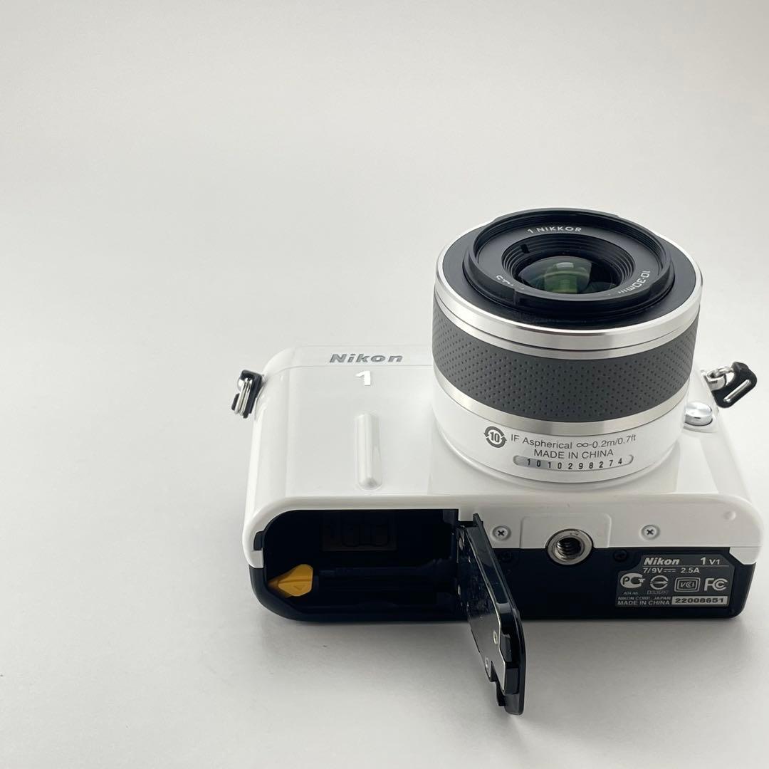 【極上美品・返品保証】Nikon1 V1 ホワイト レンズキット