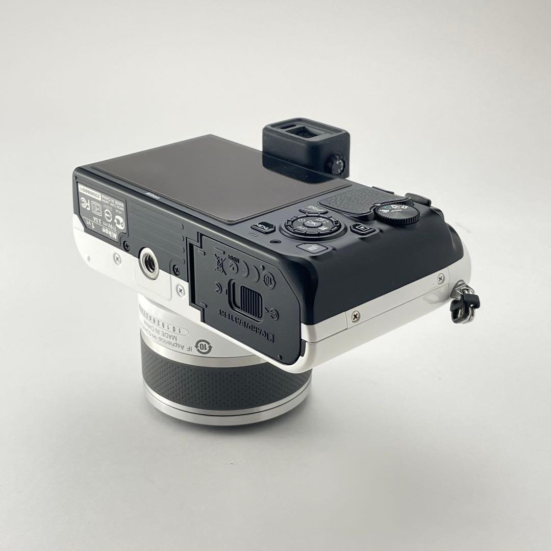 【極上美品・返品保証】Nikon1 V1 ホワイト レンズキット
