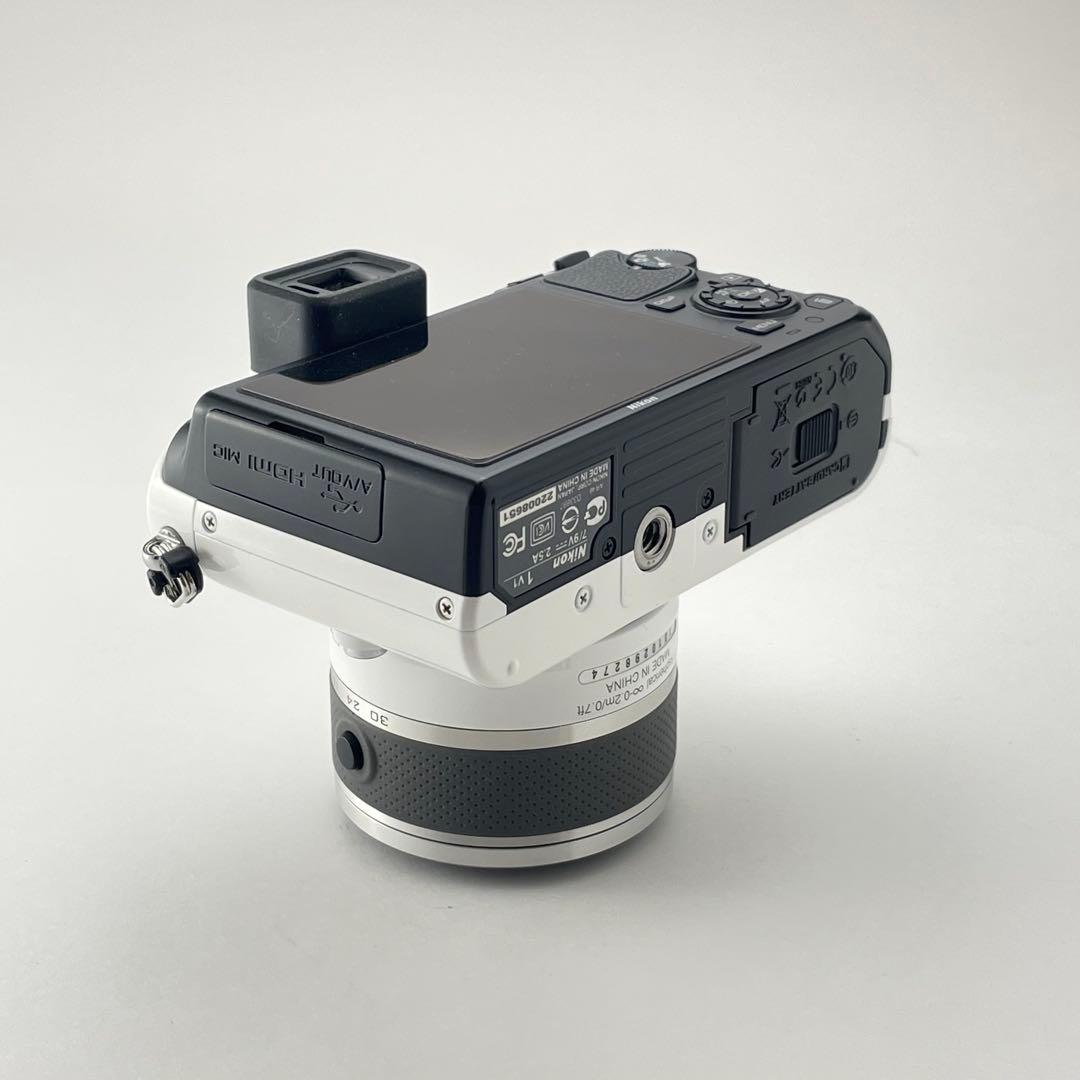 【極上美品・返品保証】Nikon1 V1 ホワイト レンズキット