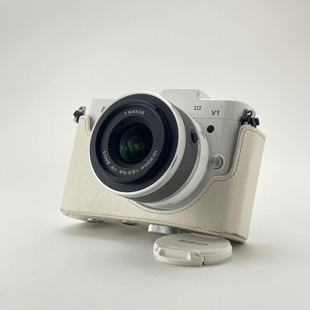 【極上美品・返品保証】Nikon1 V1 ホワイト レンズキット