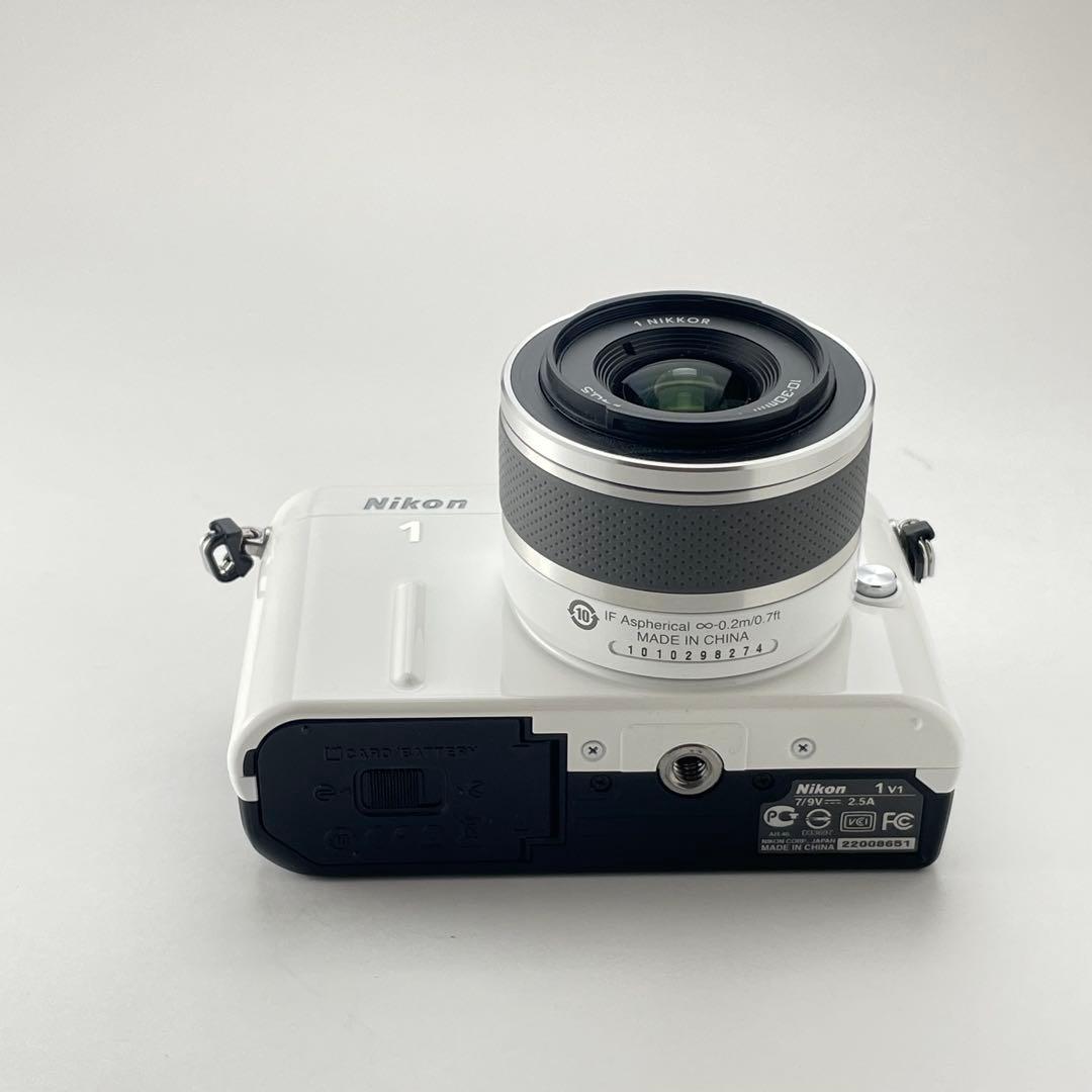 【極上美品・返品保証】Nikon1 V1 ホワイト レンズキット