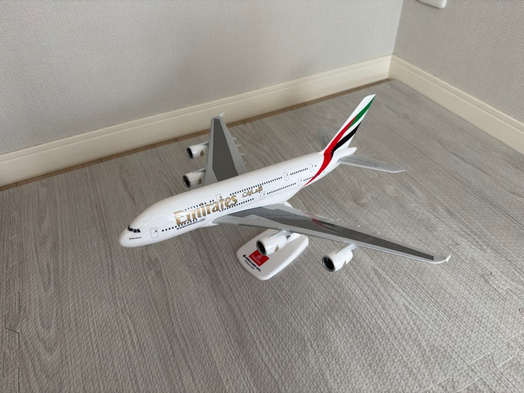 エミレーツ航空A380 1:200スケール模型飛行機