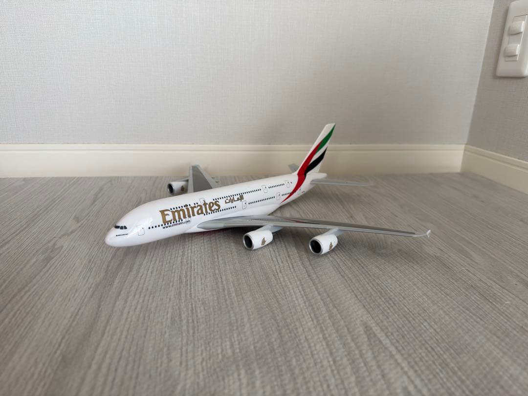 エミレーツ航空A380 1:200スケール模型飛行機