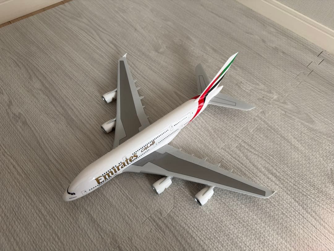 エミレーツ航空A380 1:200スケール模型飛行機