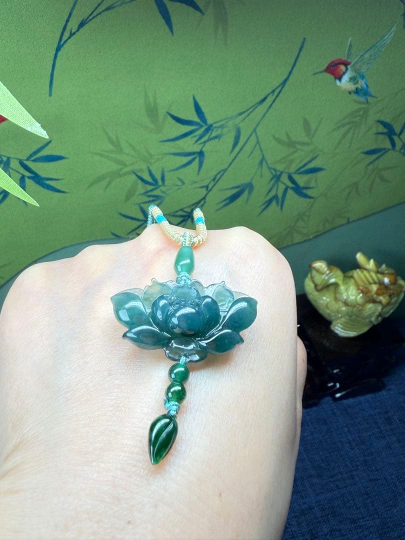 美品❣️天然本翡翠　高品質、氷藍水精巧な蓮花＆鮮明氷緑つぼみネックレス　鑑定書付き